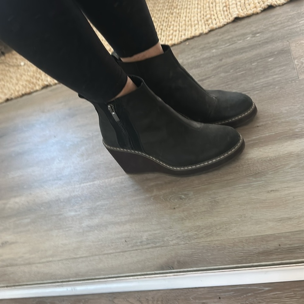 Tom’s black suede boots